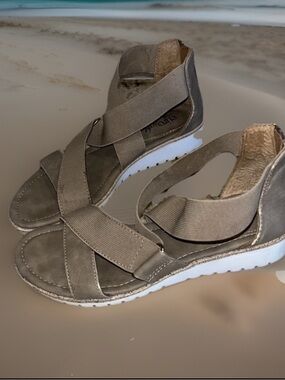 Eurosoft Sofft Tan Strappy Comfy Wedge Gladiator Sandals